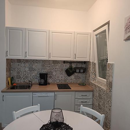 Lara - Apartment Near The Beach Врбник Экстерьер фото