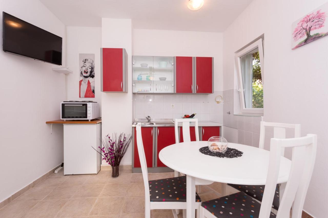 Lara - Apartment Near The Beach Врбник Экстерьер фото